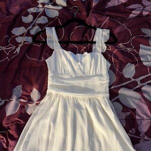 Elegant White Sleeveless Dress